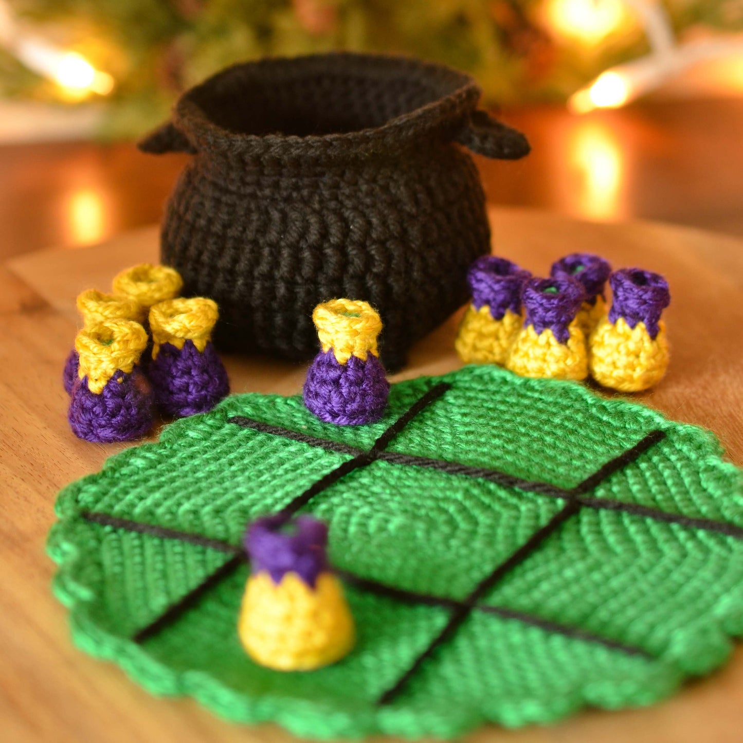 Halloween Crochet Pattern: Cauldron with a Tic-Tac-Toe game (PDF)