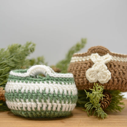 Potbellied Basket with a Bunny Applique Crochet Pattern