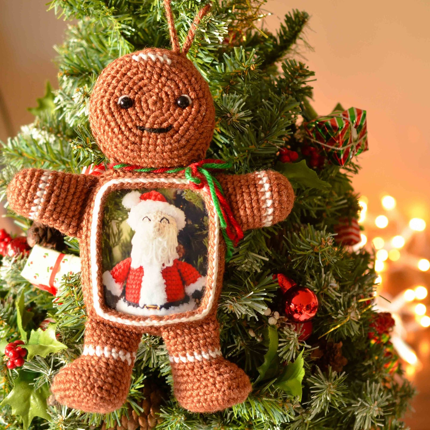 Gingerbread Picture Frame Ornament Crochet Pattern