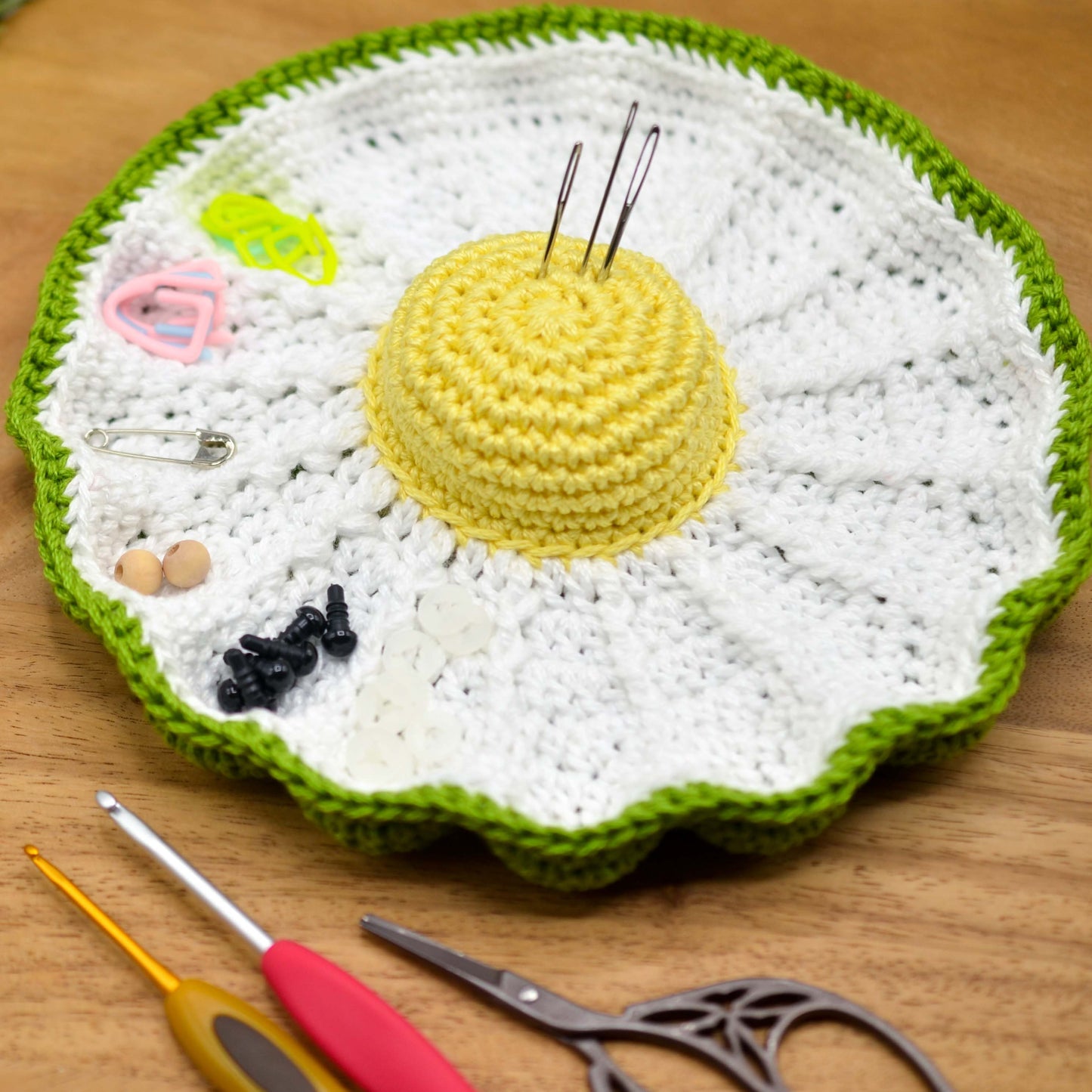 Daisy Tray and Pin Cushion Crochet Pattern